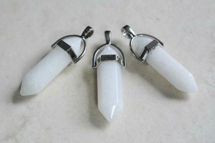 Witte Jade punthangers (nr. 03), Verzamelen, Mineralen en Fossielen, Ophalen of Verzenden