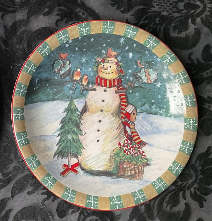 Twee vintage kerstbordjes kerst schaaltjes met sneeuwpop, Huis en Inrichting, Keuken | Servies, Zo goed als nieuw, Bord(en), Aardewerk