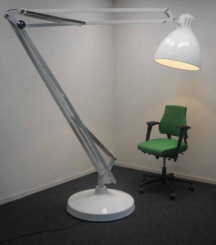Leucos JJ Great TR Floor Lamp , Staande design lamp Wit, Huis en Inrichting, Lampen | Vloerlampen, Gebruikt, 200 cm of meer, Metaal