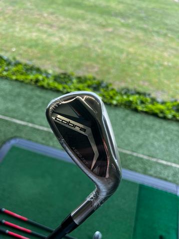 Cobra Aerojet Irons beschikbaar voor biedingen