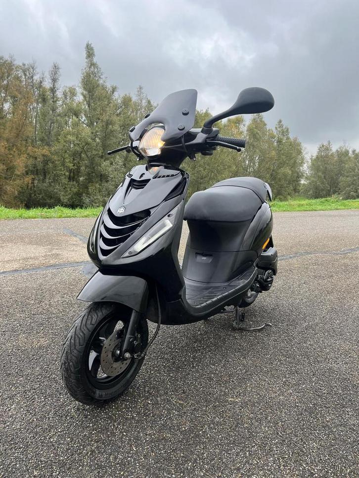 Piaggio Zip | 2015 | 2V | 50CC | Brom scooter | garantie, Fietsen en Brommers, Scooters | Piaggio, Zo goed als nieuw, Zip, Benzine