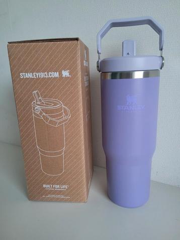 Nieuwe Stanley Cup Flip Straw Tumbler beschikbaar voor biedingen