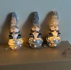 Kabouters zitten op lichtgevende kerstbal / Nieuw !, Verzamelen, Beelden en Beeldjes, Ophalen of Verzenden, Nieuw