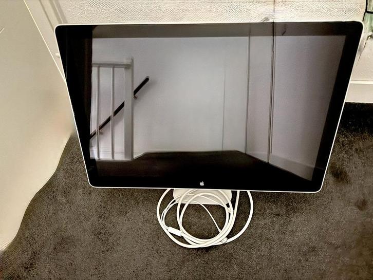Apple cinema display 24, Computers en Software, Monitoren, Gebruikt, 60 Hz of minder, DisplayPort, Ingebouwde speakers, Ingebouwde camera