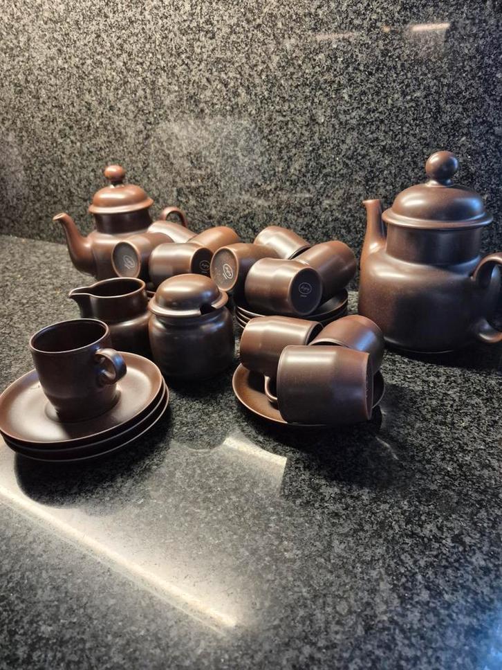 Arzberg Servies - Donkerbruin, Huis en Inrichting, Keuken | Servies, Gebruikt, Compleet servies, Effen, Aardewerk, Ophalen
