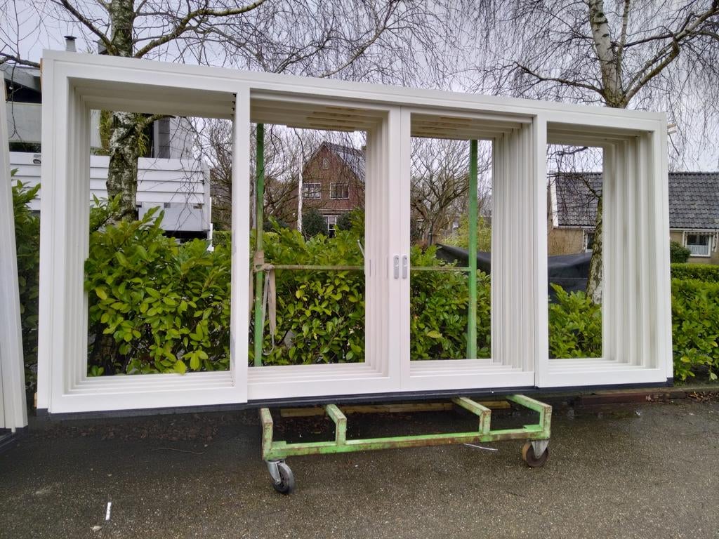 Hardhout kozijn met 2 schuifdeuren 4 vakken 500 cm breed