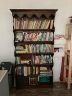 Donker eiken boekenkast met gewelfde zijkanten., Huis en Inrichting, 50 tot 100 cm, Minder dan 25 cm, Gebruikt, Eikenhout