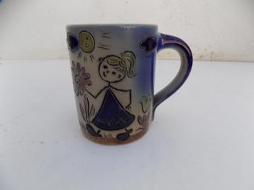Mok blauw Keramiek met meisje handmade vrolijk vintage retro beschikbaar voor biedingen