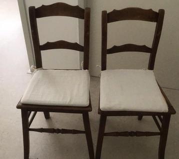 Twee stoeltjes uit kerk. beschikbaar voor biedingen