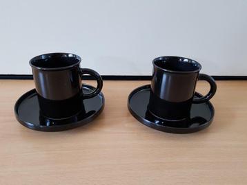 2x zwarte retro/vintage kop en schotel beschikbaar voor biedingen