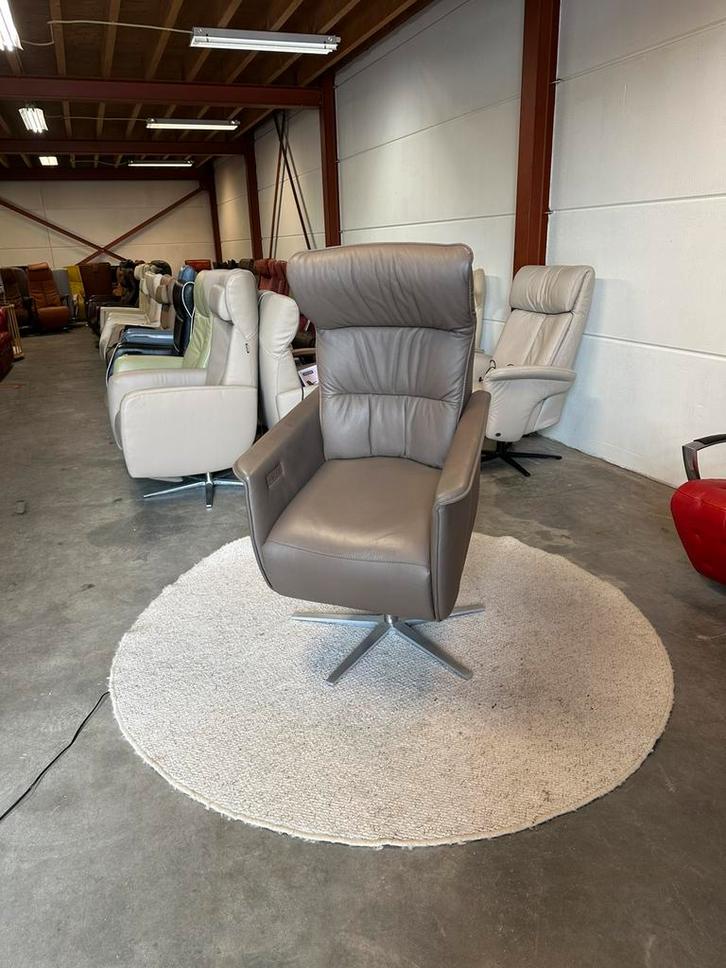 Taupe leren design relax fauteuil sta op stoel Z.G.A.N., Huis en Inrichting, Fauteuils, Zo goed als nieuw, Leer, 75 tot 100 cm
