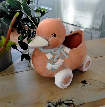 Terracotta bloempotje speelgoedeend  beschikbaar voor biedingen