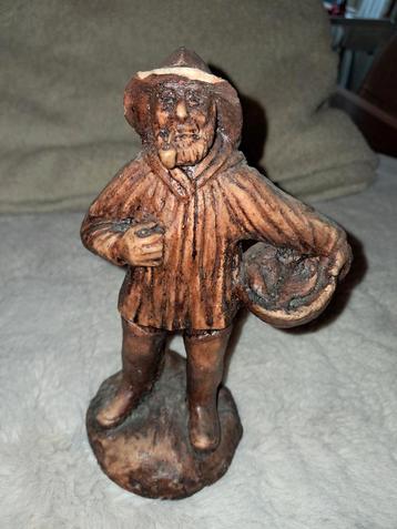 Vintage Fisherman Figurine beschikbaar voor biedingen