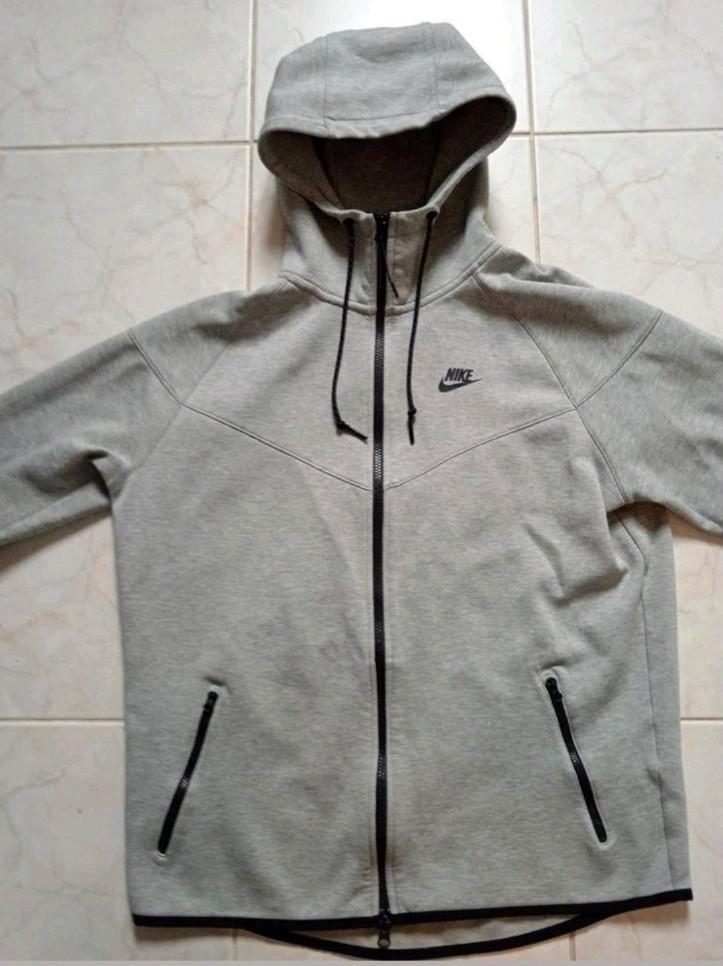 Nike Tech fleece vest maat L, Kleding | Heren, Truien en Vesten, Nieuw, Maat 52/54 (L), Grijs, Ophalen of Verzenden