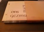 Ons gezinsboek  Jaren 50/60, Antiek en Kunst, Antiek | Boeken en Bijbels, Ophalen of Verzenden