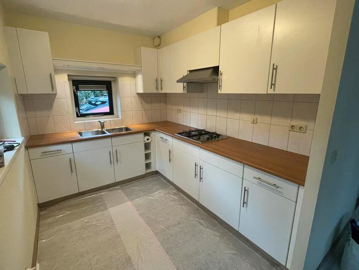 Gratis keuken aangeboden!, Huis en Inrichting, Keuken | Complete keukens, Gebruikt, Hoekkeuken, Wit, Overige materialen, Ophalen