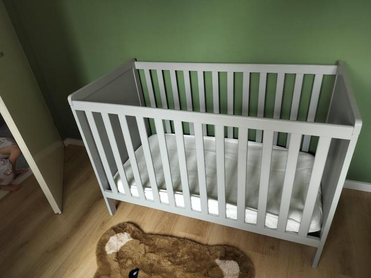 Ledikant Ralph Grijs incl. Ikea matras, Kinderen en Baby's, Babywiegjes en Ledikanten, Gebruikt, Ledikant, Ophalen