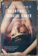 Valentina en de donkere kamer - Evie Blake - IZGST **, Boeken, Romans, Ophalen of Verzenden, Zo goed als nieuw, Evie Blake, Europa overig