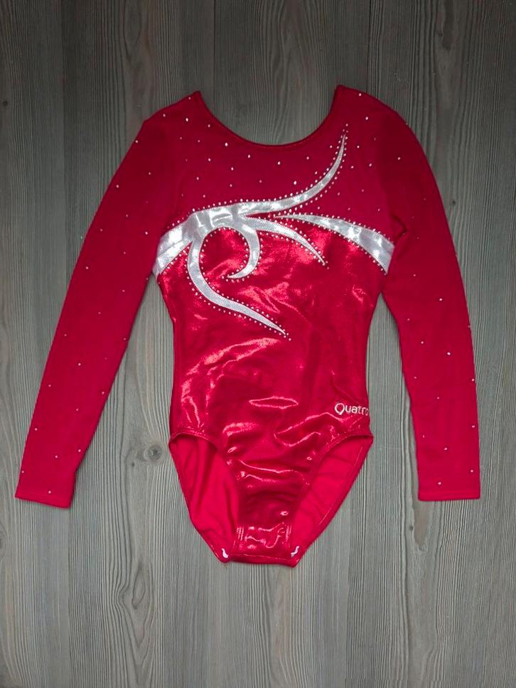 Turnpakje Quatro maat AME (XS/S), Sport en Fitness, Turnen, Zo goed als nieuw, Turnpak(je), Maat 36 t/m 42, Rood, Ophalen of Verzenden