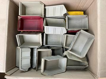 Grote partij sorteerbakjes - 161 stuks beschikbaar voor biedingen
