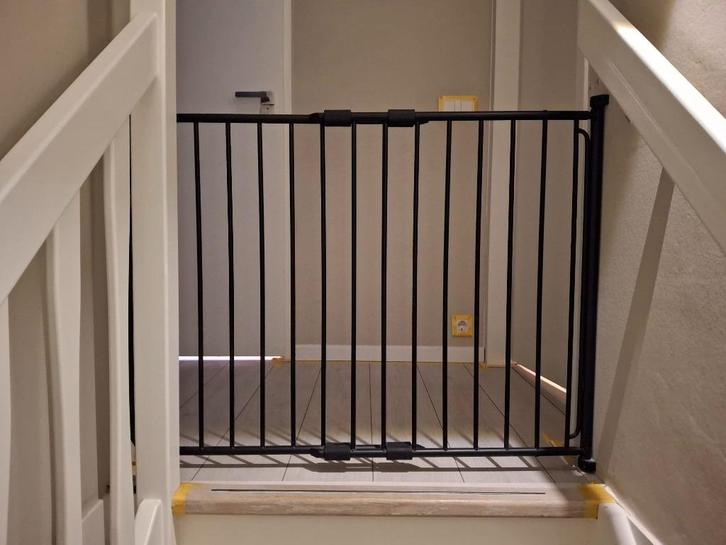 Stijlvol en Veilig: Zwart Fenss Traphekje, Kinderen en Baby's, Traphekjes, Zo goed als nieuw, Klemhekje, Metaal of IJzer, 100 tot 115 cm