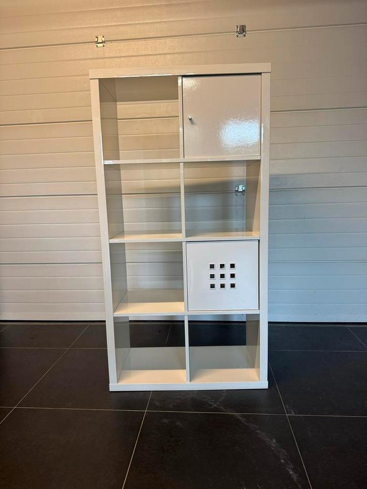Ikea Kallax met deur en losse bak 8 vakken wit, Huis en Inrichting, Kasten | Boekenkasten, Zo goed als nieuw, 50 tot 100 cm, 150 tot 200 cm