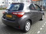 Toyota Yaris 1.5 Hybrid Aspiration *OUTLET ACTIE MET BOVAG*, Auto's, Toyota, 47 €/maand, Origineel Nederlands, Te koop, Zilver of Grijs