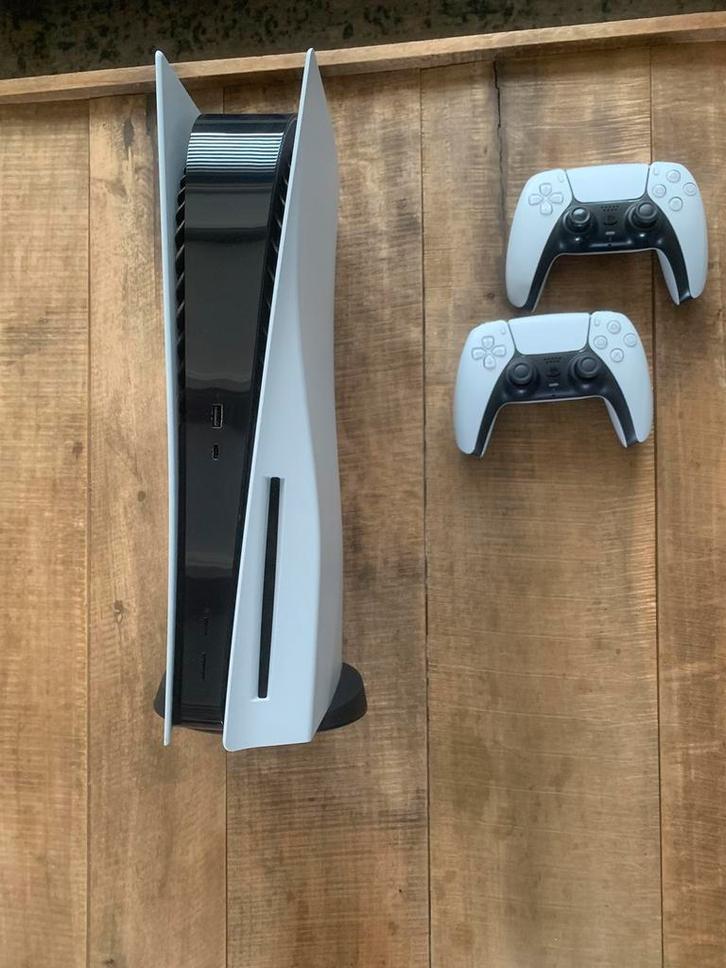 Playstation 5 Disc edition & Playseat met stuur en pedalen, Spelcomputers en Games, Spelcomputers | Sony PlayStation 5, Zo goed als nieuw