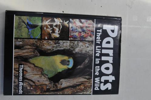 Parrots their life in the wild papegaaien in vrije natuur, Boeken, Dieren en Huisdieren, Zo goed als nieuw, Vogels, Ophalen of Verzenden