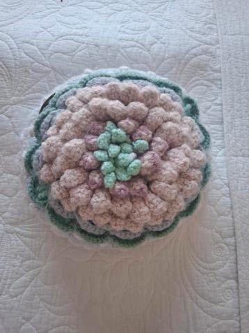 Gehaakt sierkussen beschikbaar voor biedingen