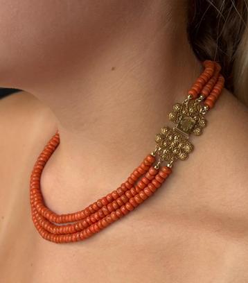 Filigrain 14k gouden slot bloedkoraal 3-strengs ketting dame beschikbaar voor biedingen