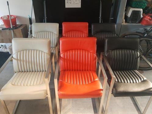 Eethoek stoelen , kunstleer 2x rood,2x grijs,2x zwart., Huis en Inrichting, Stoelen, Gebruikt, Vijf, Zes of meer stoelen, Ophalen