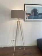 Tripod zuiver nieuwe kap, Huis en Inrichting, Lampen | Vloerlampen, Ophalen of Verzenden, Zo goed als nieuw, Metaal, 150 tot 200 cm