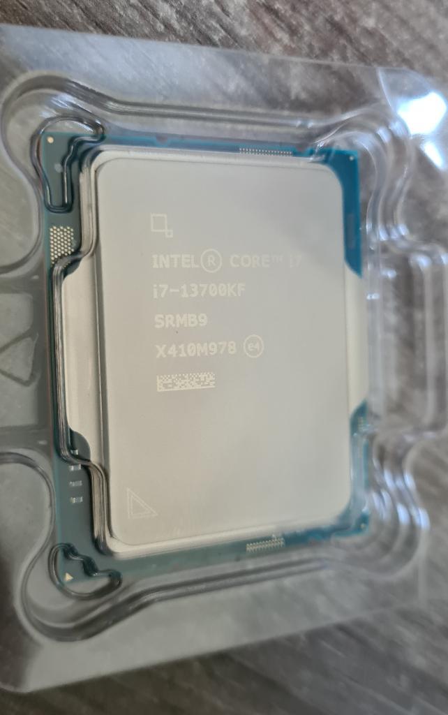 Intel Core i7-13700KF, Computers en Software, Processors, 16-core, 4 Ghz of meer, Ophalen of Verzenden