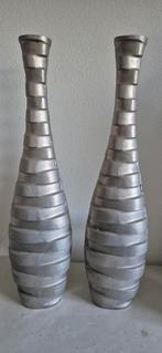 2 metalen vazen, Overige materialen, Overige kleuren, 50 tot 75 cm, Ophalen of Verzenden