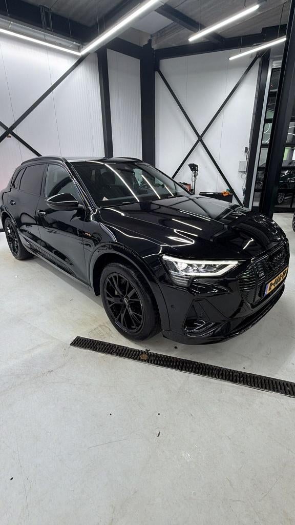 Audi e-tron 55 Quattro 360pk 2022 Zwart, Auto's, Audi, Bedrijf, e-tron, 4x4, ABS, Achteruitrijcamera, Adaptive Cruise Control