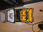 DeWalt Bouwlamp met Stopcontact & Accu Oplaadfunctie, Ophalen of Verzenden, Gebruikt, 50 tot 200 watt, Lamp