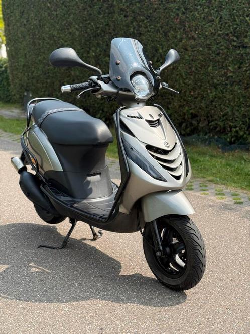 Piaggio Zip ~ 2t 70cc ~ Brom ~ 2011 Agaat grijs, Fietsen en Brommers, Scooters | Piaggio, Zip, Ophalen