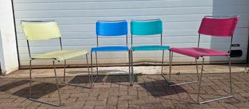 58 stuks Horeca bistro cafe kantine kantoor stoelen Vintage  beschikbaar voor biedingen