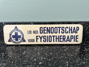 Fraai emaille fysiotherapie bord. Lid Ned. genootschap. beschikbaar voor biedingen