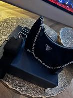 Prada re edition, Sieraden, Tassen en Uiterlijk, Tassen | Damestassen, Ophalen, Zo goed als nieuw, Zwart, Handtas