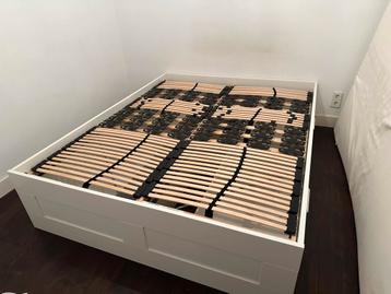 Bed frame met 4 lades beschikbaar voor biedingen