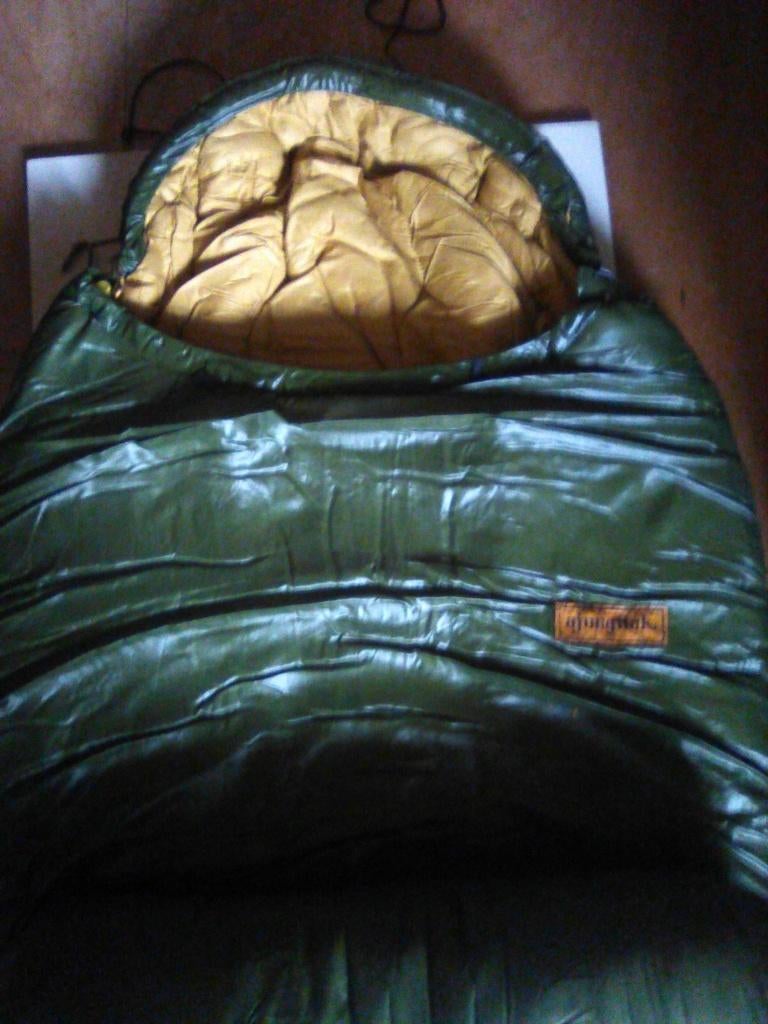 Ajungilak Tyin slaapzak, Caravans en Kamperen, Slaapzakken, Ophalen of Verzenden, Zo goed als nieuw