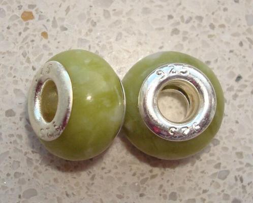 Bedel met Xinji jade voor groot-gat-bedelarmbanden, Sieraden, Tassen en Uiterlijk, Bedels, Nieuw, Overige merken, Edelsteen, 1 bedel