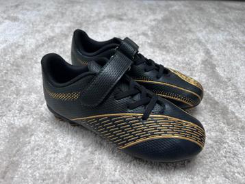 Nieuwe voetbalschoenen maat 33 beschikbaar voor biedingen