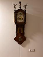 Antieke Friese staartklok met maanstand, Ophalen