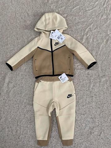 Nike Tech Pack Baby Infant Set Pakje, Size 18m 80-86cm, New beschikbaar voor biedingen