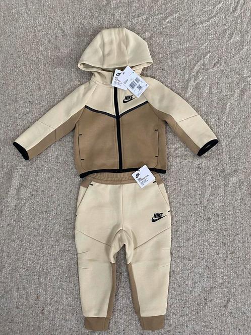 Nike Tech Pack Baby Infant Set Pakje, Size 18m 80-86cm, New, Kinderen en Baby's, Babykleding | Maat 86, Nieuw, Jongetje of Meisje