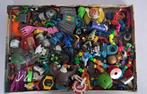Verrassingsdoos met: 116 !! poppetjes figuren en meer ...., Verzenden, Gebruikt