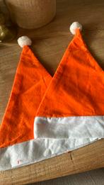 2 oranje kerstmutsen, Kinderen en Baby's, Carnavalskleding en Verkleedspullen, Jongen of Meisje, Ophalen of Verzenden, Zo goed als nieuw